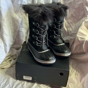 SOREL NIB YOUTH JOAN OF ARCTIC WP sz 5 EU 37 black / dove (Wmns 6.5)